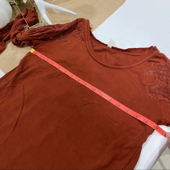 Free People Floral Lace Details Pullover Sweatshirt Top Open Back Sz XS Orange - Picture 10 of 13